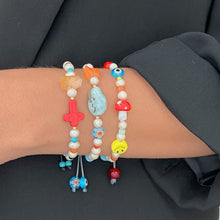 Load image into Gallery viewer, Model wearing freshwater pearl bracelet with adjustable sliding closure.
